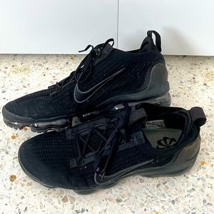 Nike Men’s Air VaporMax 2021 Flynit Running Shoes